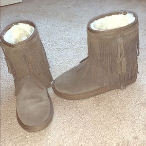 Kookaburra by Ugg boots (like new)